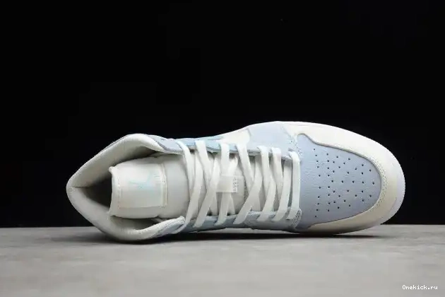 One Kick Textures Mid Mixed DA4666-100 Blue Jordan Air 1 0519
